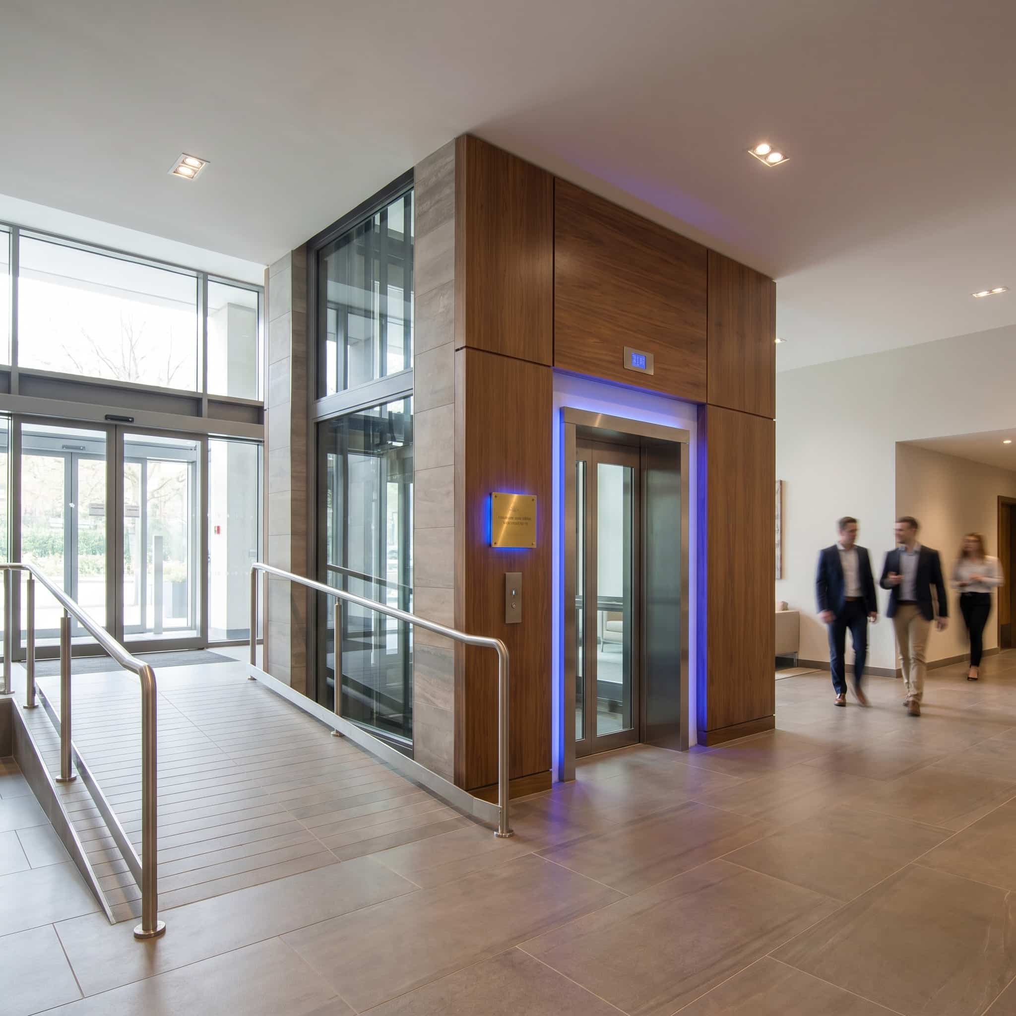 Ascensor moderno instalado en un edificio residencial de Barcelona